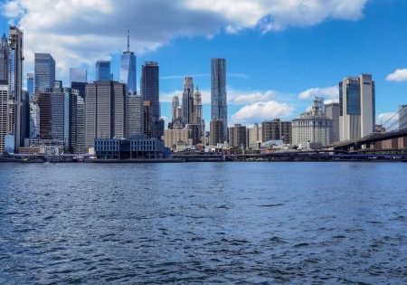 Manhattan is among hot major markets; photo by Sarowar2222 for Pixabay.