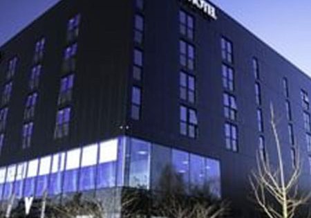 U.K.'s Sheridan Lifts Announces Hotel Chain Maintenance Contract