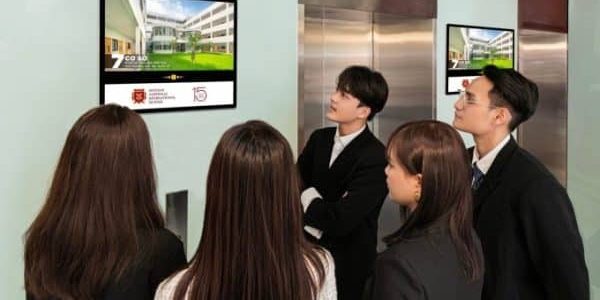 Elevator passengers check out the ad screens; image courtesy of Chicilon Media. 