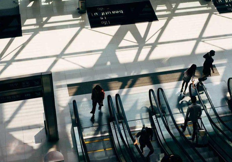 Walking-and-Running-on-Escalators-Has-Been-Banned-in-Japan